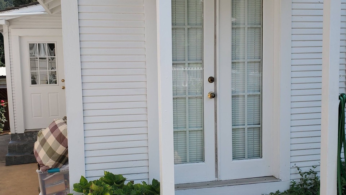 Dunsmuir Cottage | River's Pace Cottage near the River & Downtown