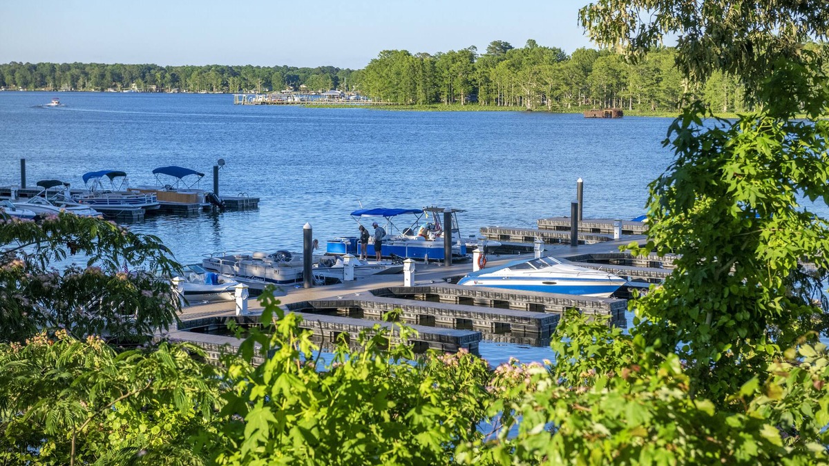 Stonehouse Hotel | River's Rest Marina & Resort