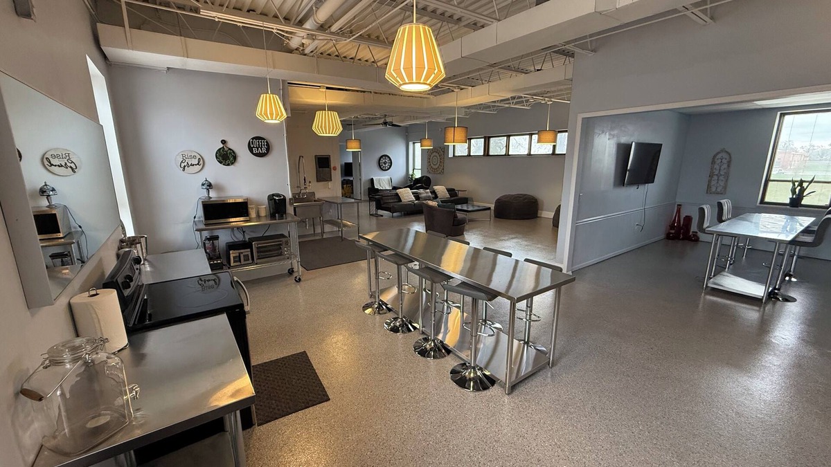 Dayton Condo | River-Side Loft 3500 SQ FT Downtown Dayton