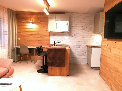 Hainburg Apartment | RIVER SIDE near FRANKFURT-AIR CONDITION-PRIVATE PARKING