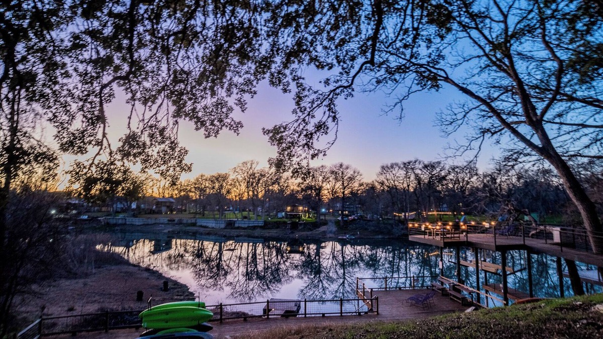 Seguin Cabin | River Staycation/Fishing Dock/Kayak/FastWiFi