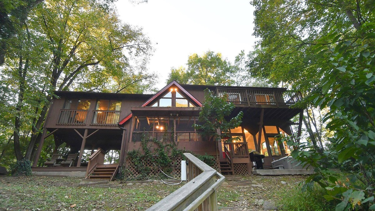 Great Cacapon Cabin | River Time Cabin -time Floats Away!