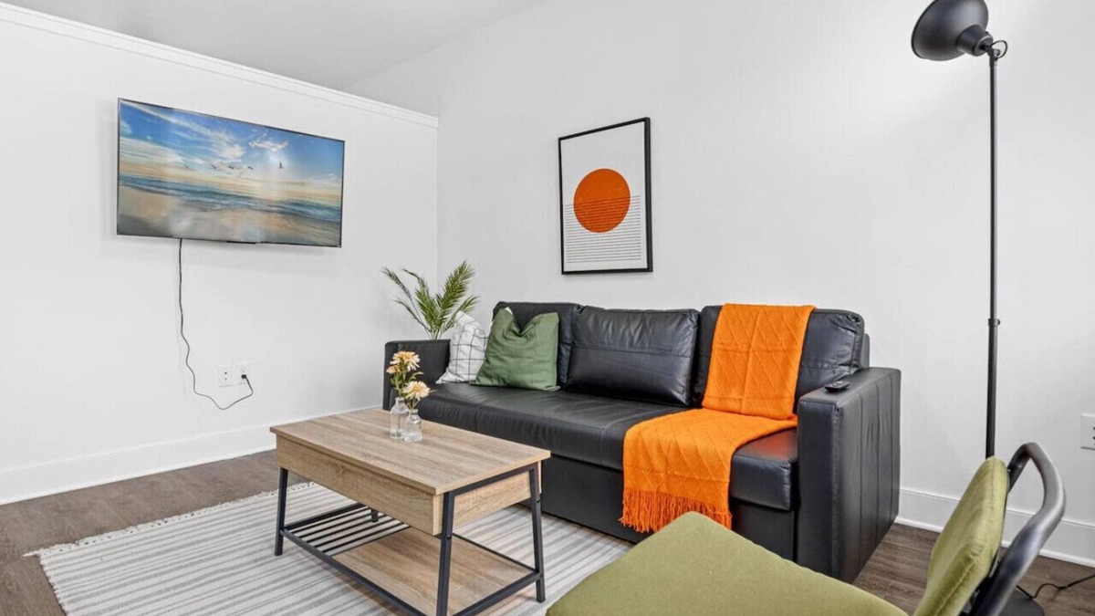 West Seventh Apartment | River View 1 Bed- Gym, Hottub, Rooftop, BBQ