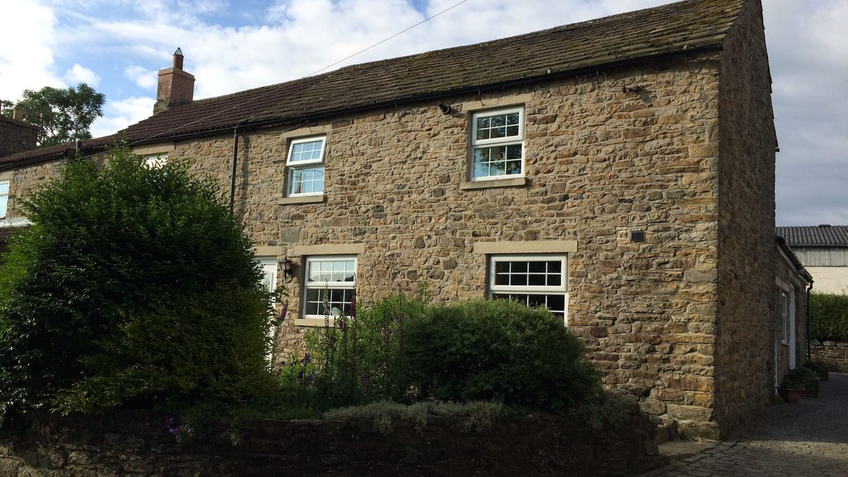 Frosterley House | River View - Cosy country cottage. Ideal for a family and pets welcome.