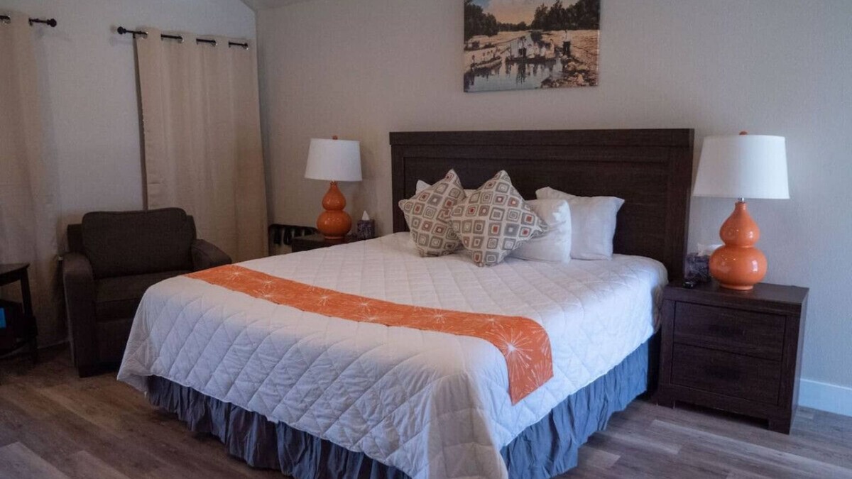 Kerrville Cabin | River View Deluxe King Cabin near Downtown #17