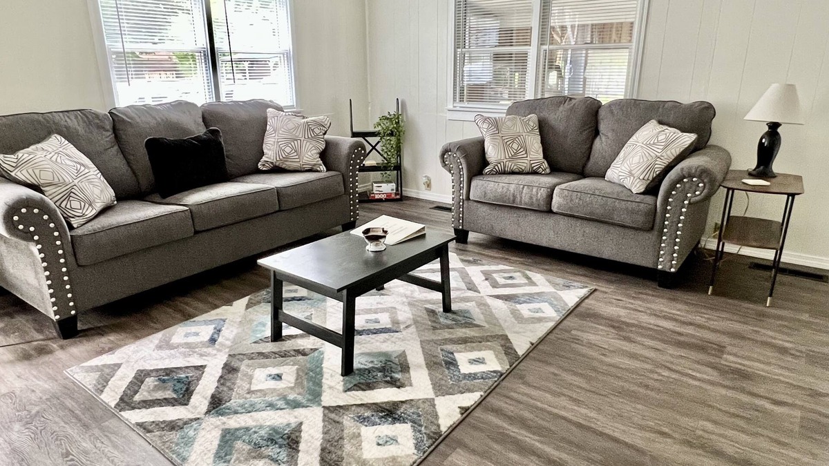 Warren House | River view getaway