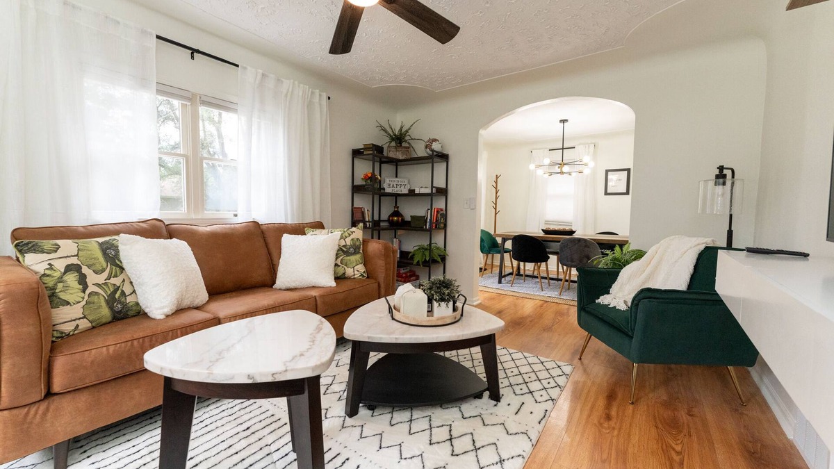 Mount Pleasant House | River view home-close to CMU and Soaring Eagle Casino