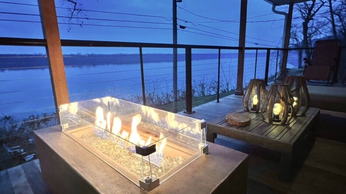 Salunga House | River View Lodge. 2 living quarters in 1, wrap around deck, jacuzzi, fire pits.
