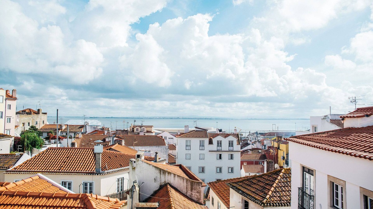 Santo Estevao House | River view Portuguese Soul with terrace in picturesque Alfama, sleeps 7