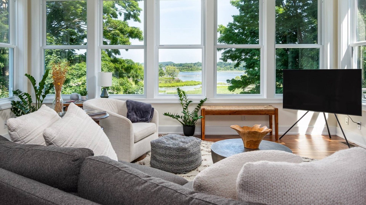 Douglas House | River View Retreat
