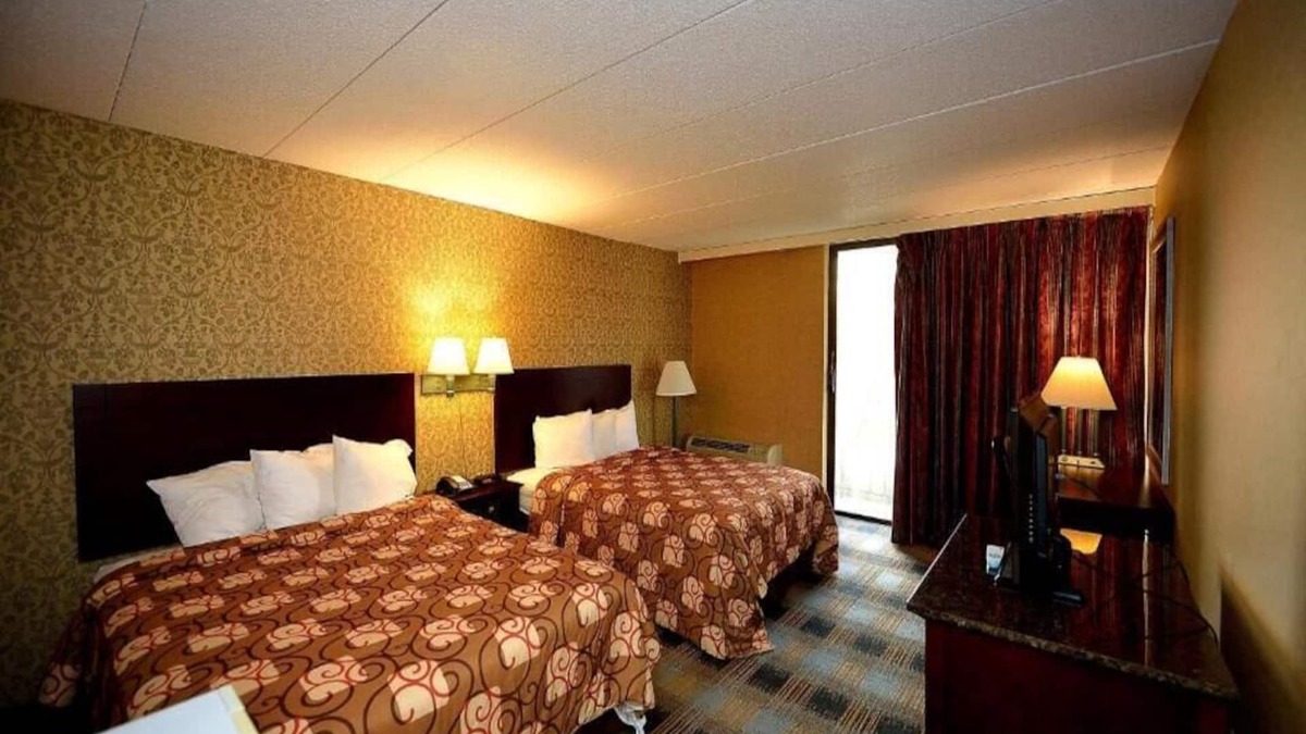 Somerset Hotel | River-view Room, 2 Queen Beds with Jetted tub and Balcony