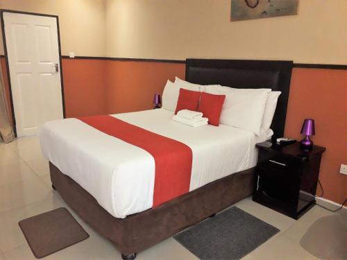 Francistown Cabin | River View Villa Self Catering