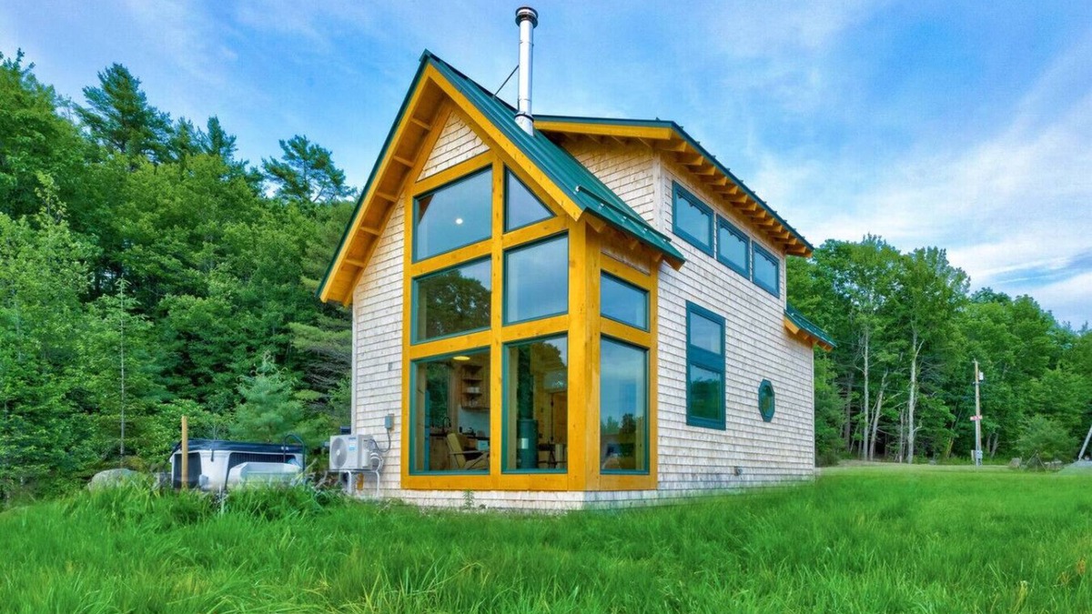 Ellsworth Cabin | River Views | Private Hot Tub | The Willow Cabin