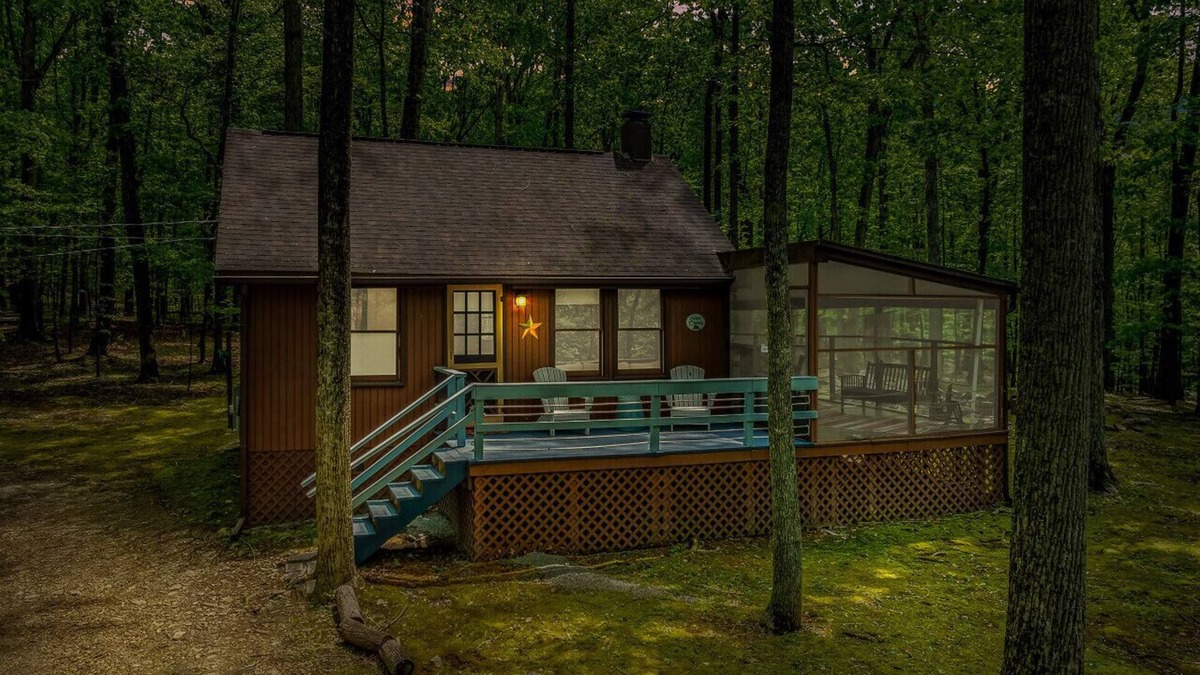 Great Cacapon Cabin | River Walk Cottage - Hot Tub | Pets | Fire Pit | Grill |River Access