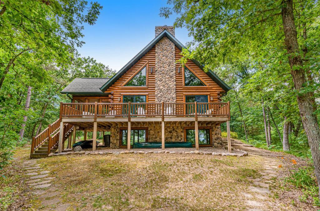 Lyndon Station House | River Woods Retreat