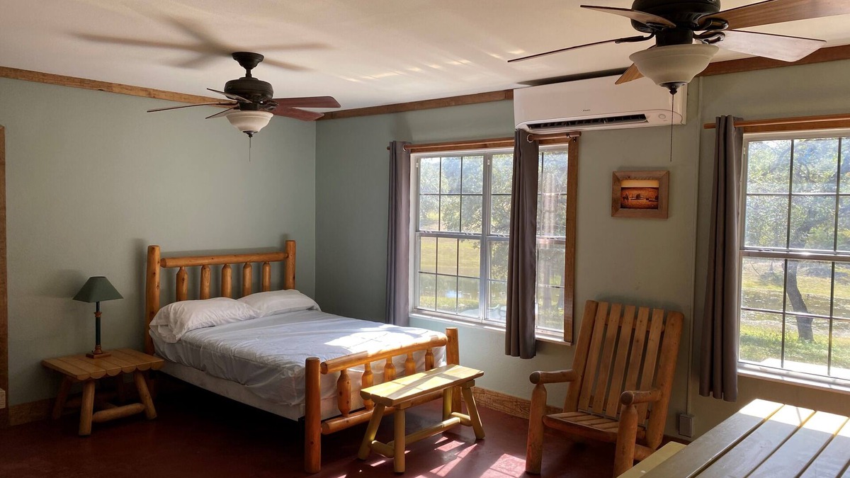 Concan Cabin | Riverbend on the Frio Cabin 5