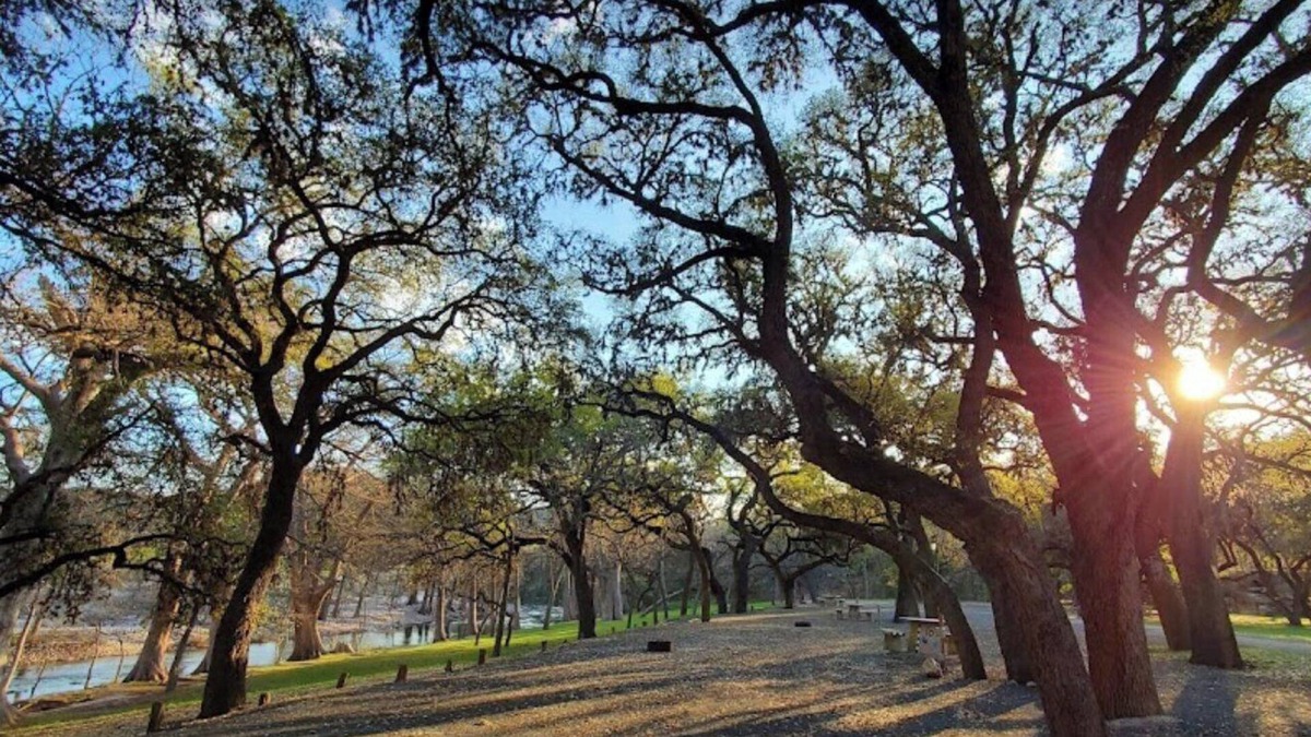 Rio Frio Hotel | Riverbend on the Frio Motel 8