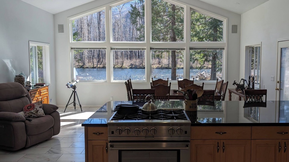 Vida House | RiverBend on the McKenzie Rivern