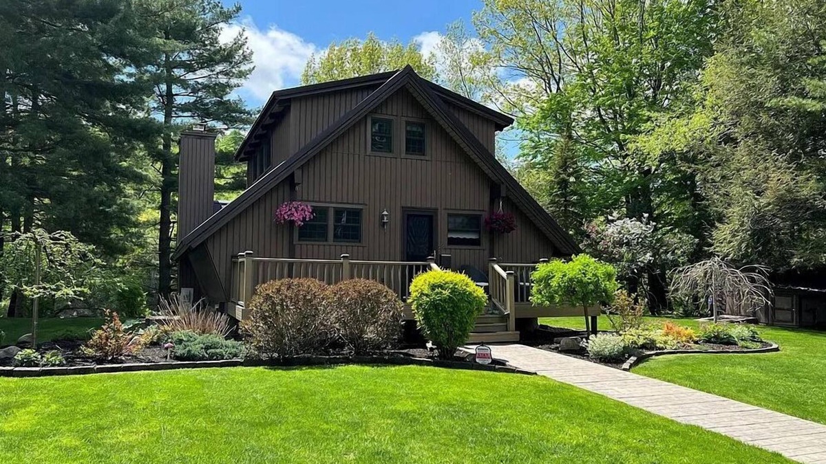 Watertown House | Riverbend Retreat Black River