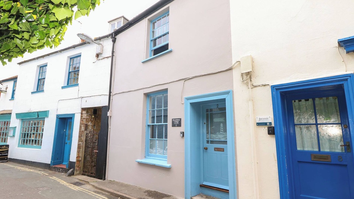 Lyme Regis Cottage | RIVERDANCE COTTAGE, pet friendly, with open fire in Lyme Regis