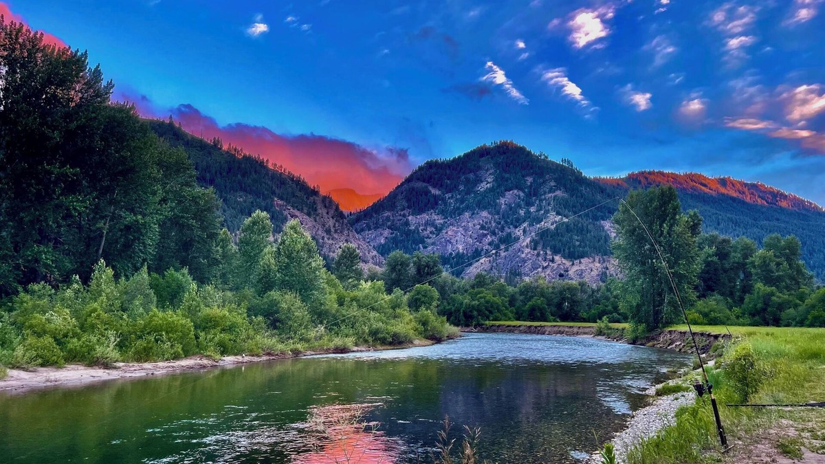 Leavenworth House | Riverdance Lodge: Best Family and Friends private Icicle River Fun Getaway!