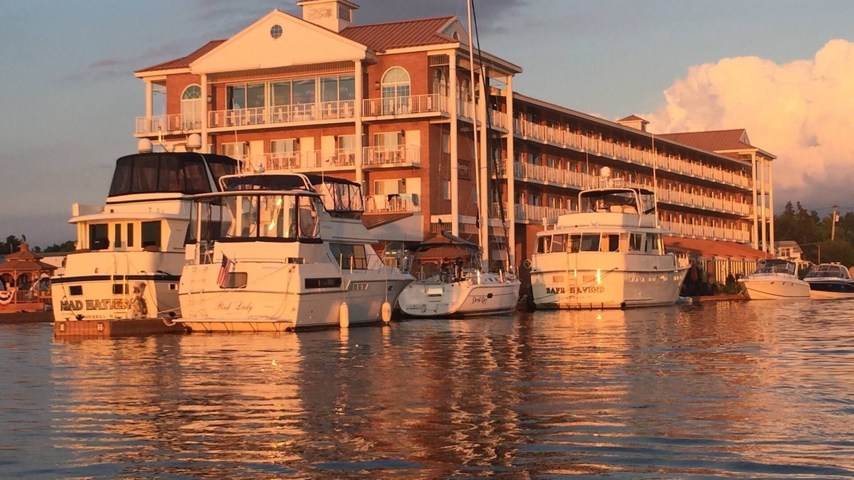 Alexandria Bay Resort | Riveredge Resort