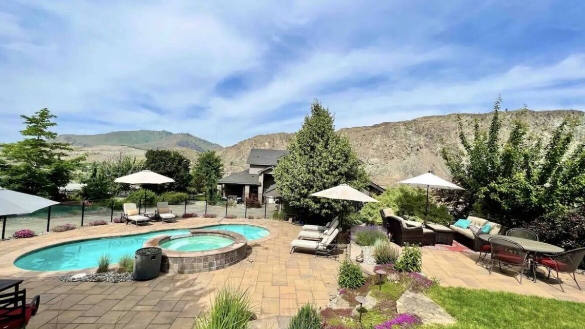 Orondo House | Riverfront- 5 Mins to Chelan+Views+Pool