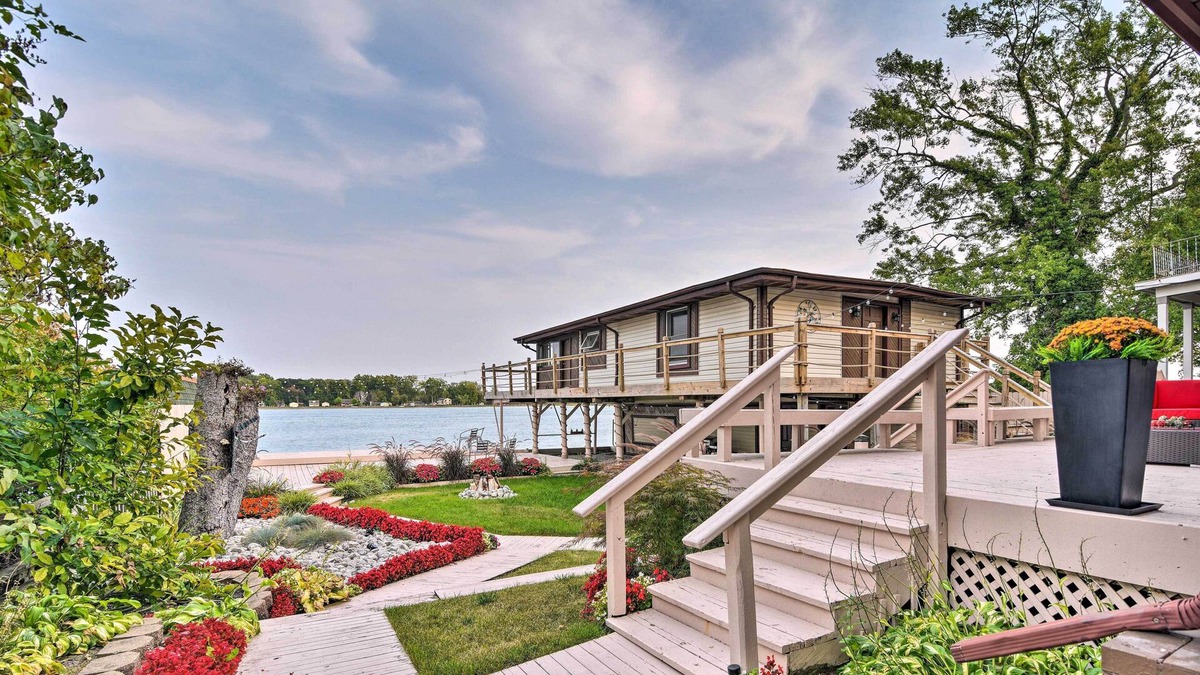 Algonac House | Riverfront Algonac Home w/ Shared Backyard!
