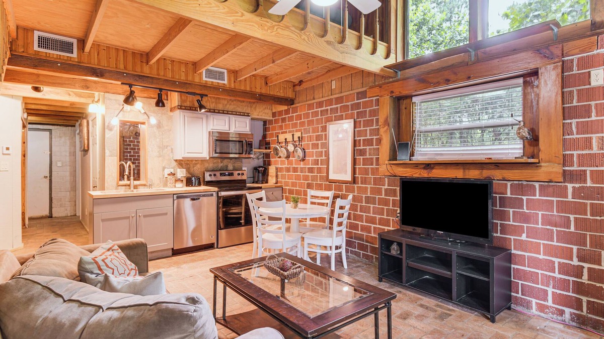 Fairhope Cabin | Riverfront Angler's Cabin in Fairhope w/Deck!