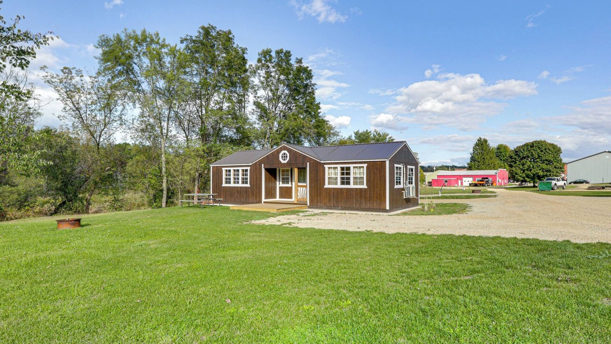 Blanchardville Cabin | Riverfront Cabin Near Yellowstone Lake State Park