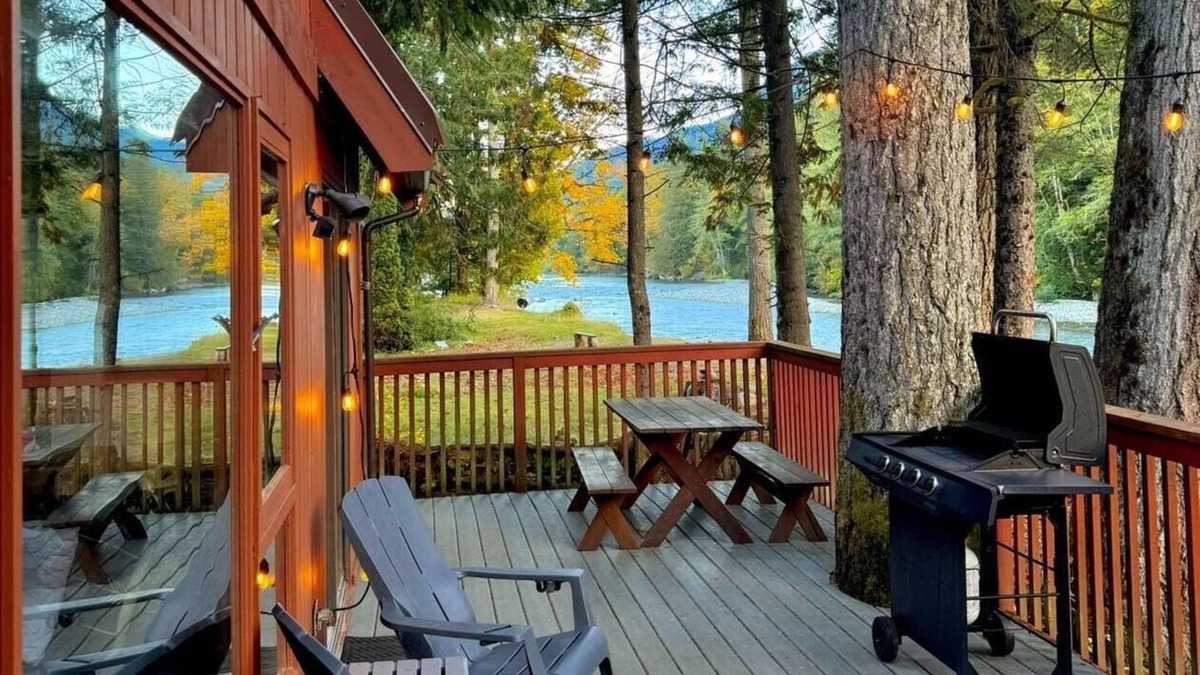 Baring Cabin | Riverfront Cabin, Covered Hot Tub, King Beds, Dual Shower, Pets - Fox Haven