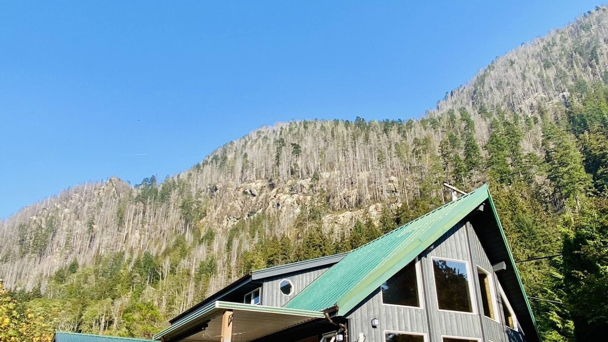 Zeballos House | Riverfront Cabin in Zeballos - Fish & explore the West Coast
