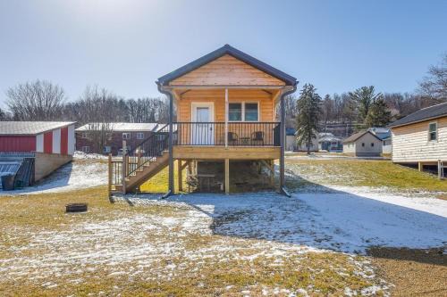 Blanchardville House | Riverfront Cabin Rental about 9 Mi to Yellowstone Lake