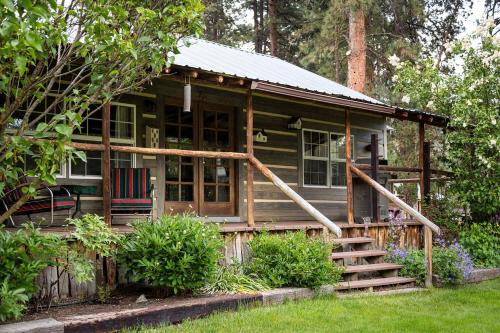 Chiloquin House | Riverfront Cabin Rental for Four near Crater Lake National Forest, Oregon