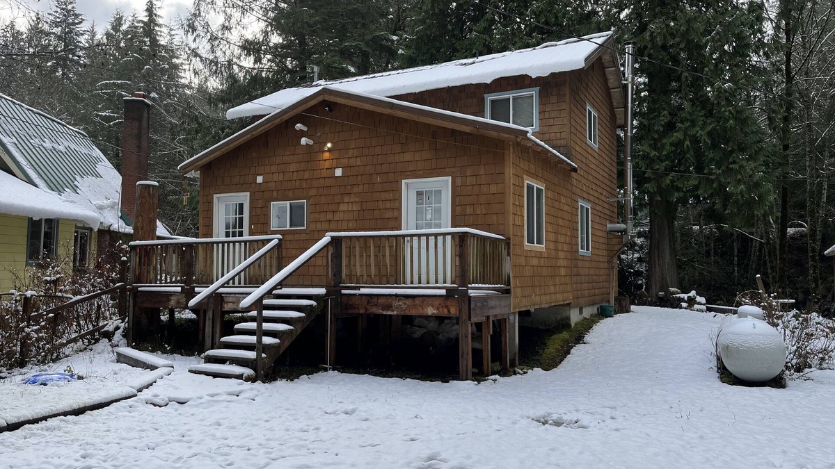 Greenwater House | Riverfront Cabin Retreat, base camp for skiing and hiking, or a quiet getaway.