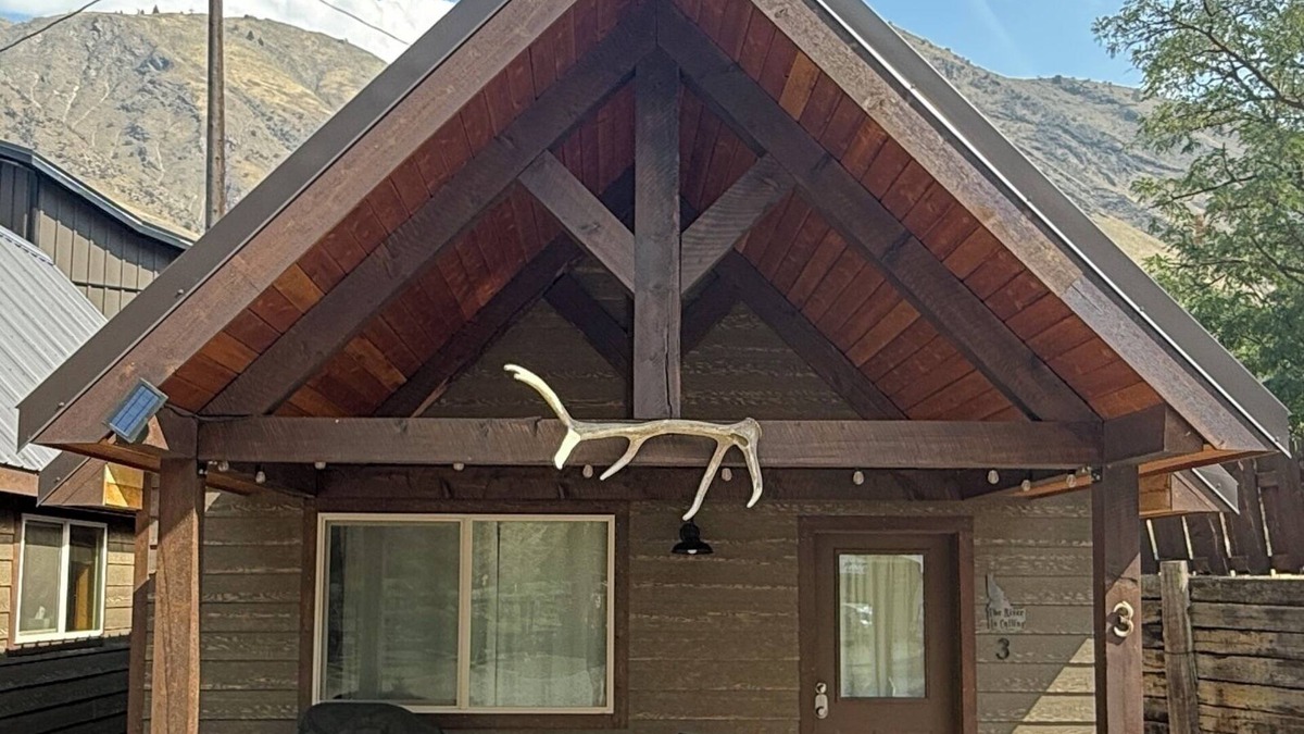 Riggins Cabin | Riverfront Cabin w/Loft in Riggins - Cozy Getaway!