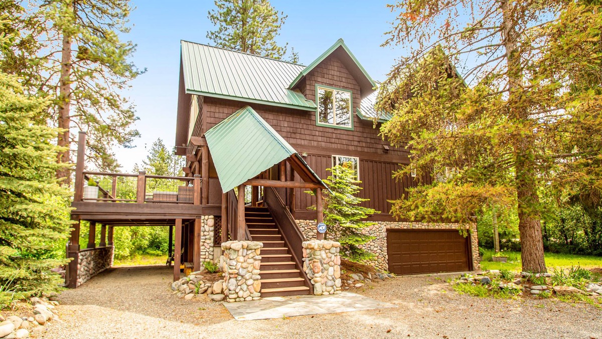 Cle Elum Cabin | Riverfront cabin with large deck, gorgeous view, woodstove, & quiet location