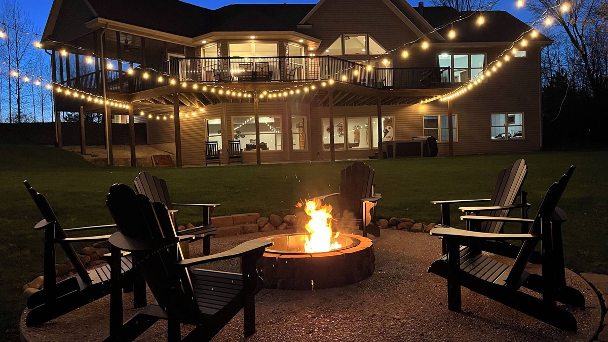 Thompsonville Ski Chalet | Riverfront Chalet on 5 acres~GameRoom~Spa~Gym~Firepit~Theater~2min to CrystalMtn