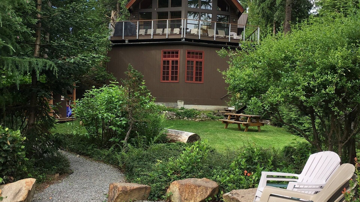 Gold Bar Ski Chalet | Riverfront Chalet with Spectacular View in Cascade Mountains of Stevens Pass