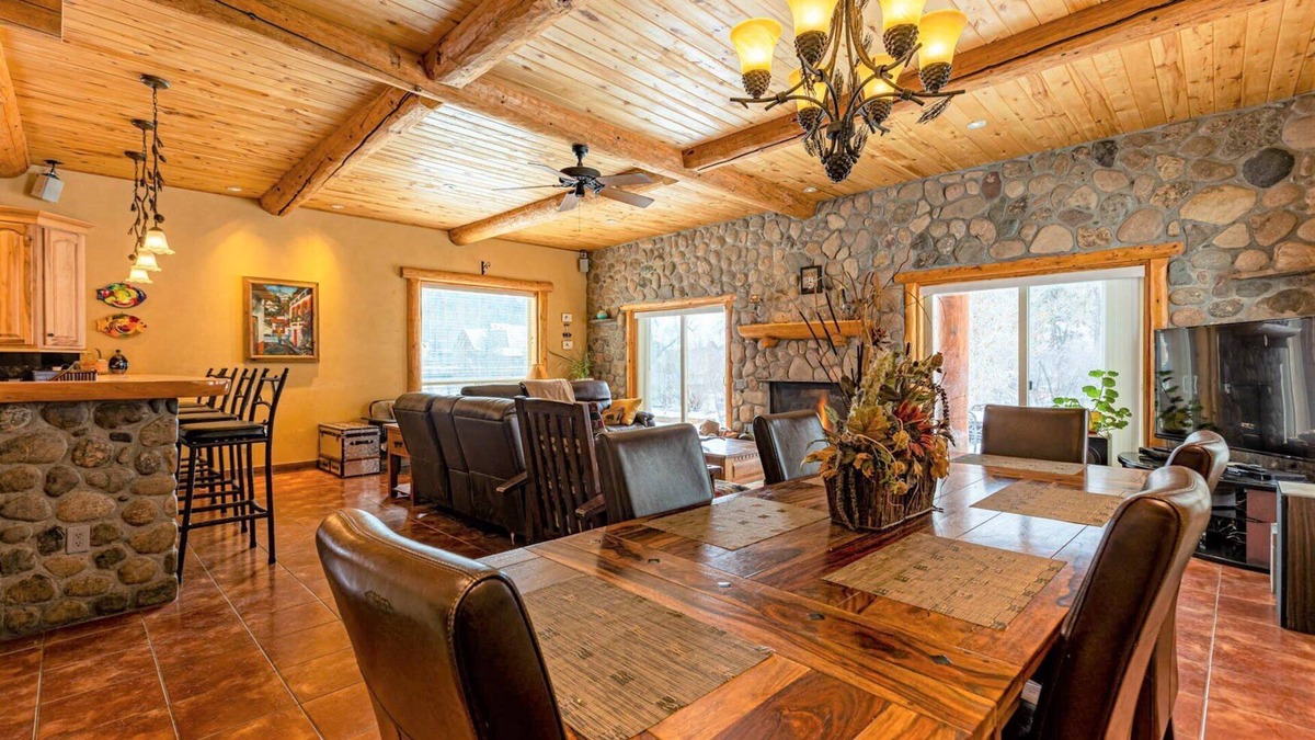 San Juan River Village Cabin | Riverfront | Close to Skiing, New Hot Tub!