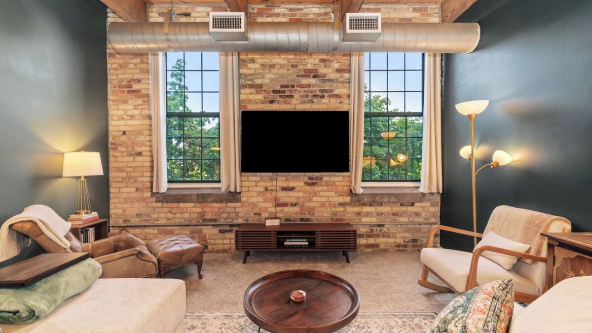 Grand Rapids Condo | Riverfront Condo for Professionals with Workspace & Prime Medical Mile Access.n