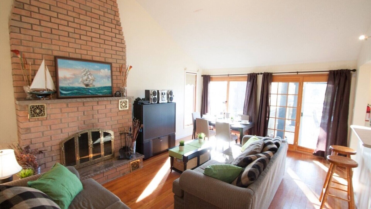 Wasaga Beach Cottage | Riverfront cottage - River Road
