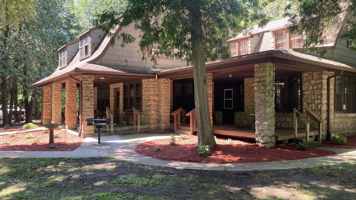 Galt Cottage | Riverfront Cottage located in historic park