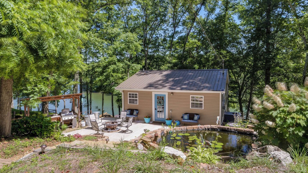Van Buren County Cottage | Riverfront Cottage Near Rock Island State Park