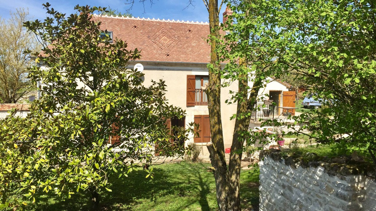 Pouilly-sur-Loire House | Riverfront Country Home near Paris to enjoy Wine-tasting, cycling, lifestyle