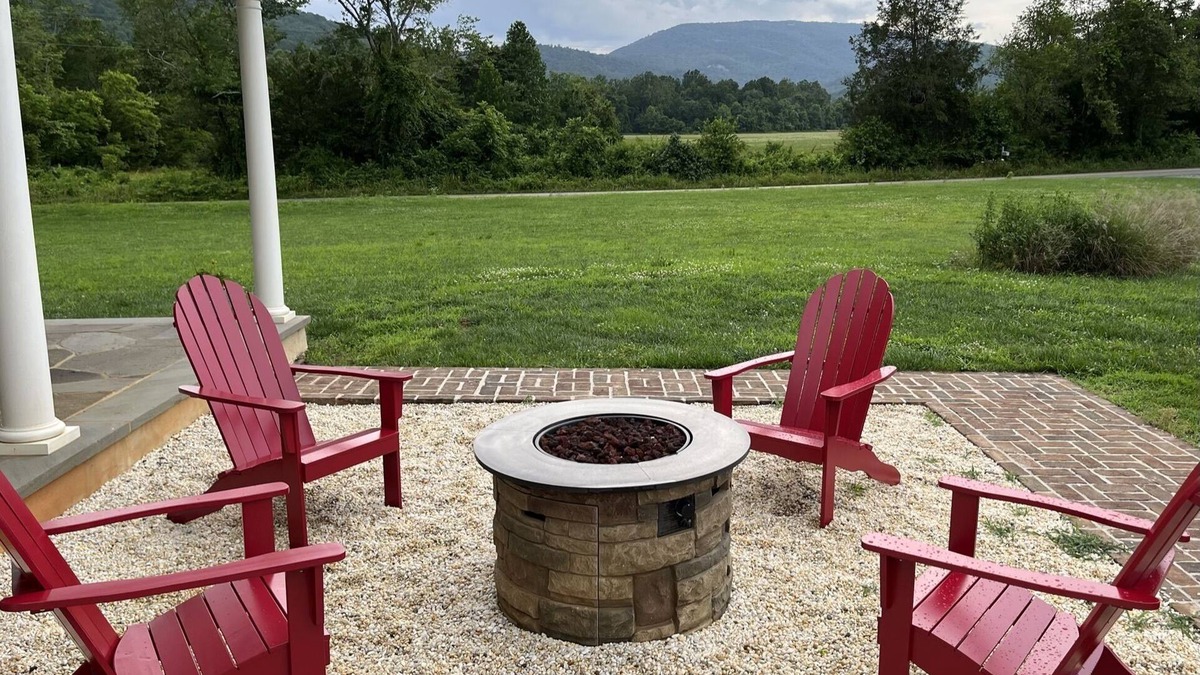 Dyke House | RiverFront Country Home with Blue Mountain Views