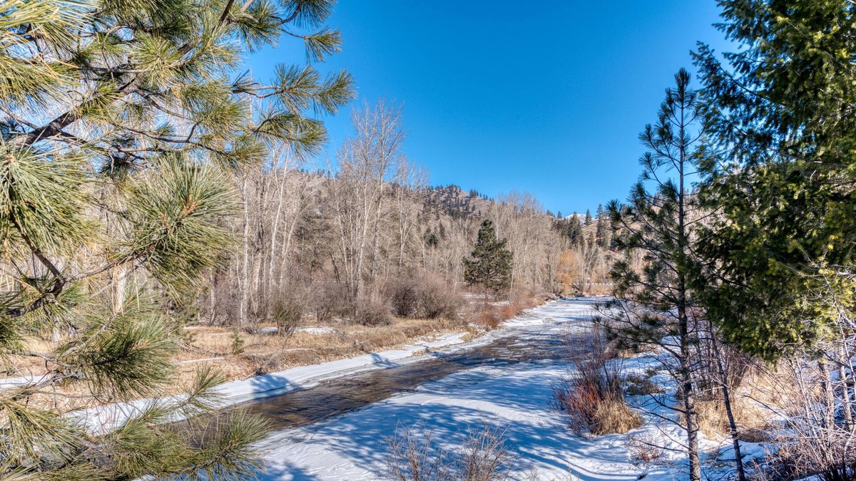 Conner Cabin | Riverfront, Cozy Cabin, Mountain Views, 2bed 2bath