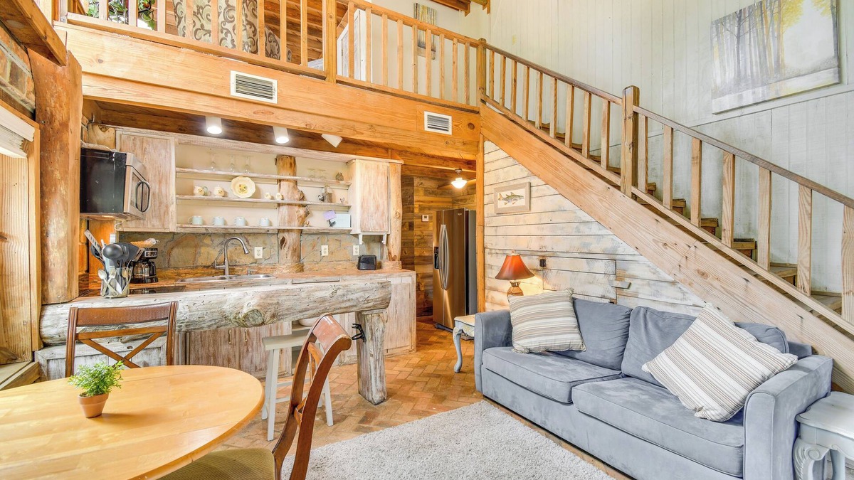 Fairhope House | Riverfront Deck: Outdoor Retreat in Fairhope!