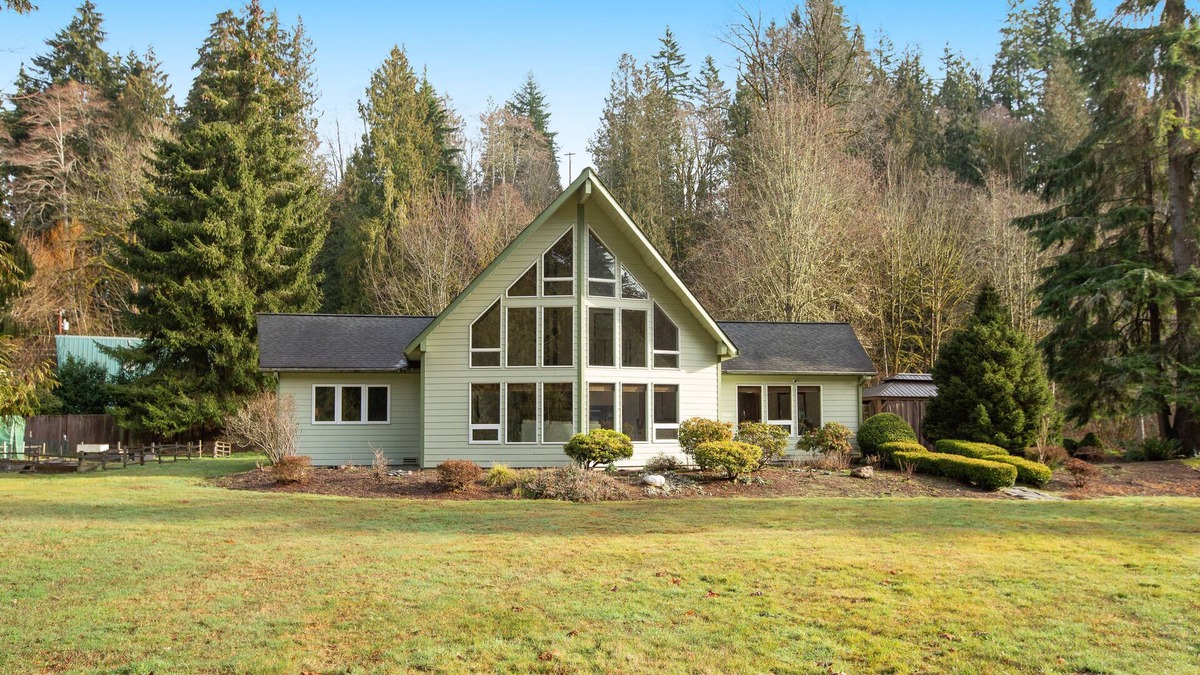 Jordan Road-Canyon Creek House | Riverfront dog-friendly oasis with hot tub, firepit & W/D - close to trails