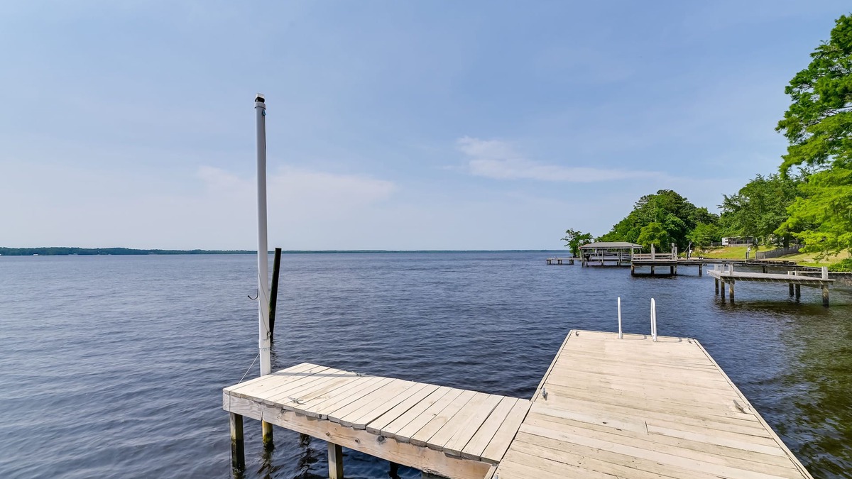 Edenton Condo | Riverfront Edenton Condo w/Porch & Boat Ramp!
